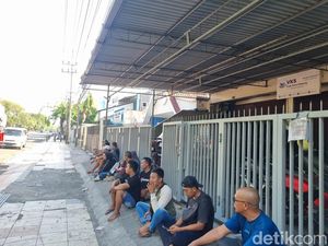 Keluarga Korban Virgo Transport 8 Geruduk Kantor Perusahaan Kapal!
