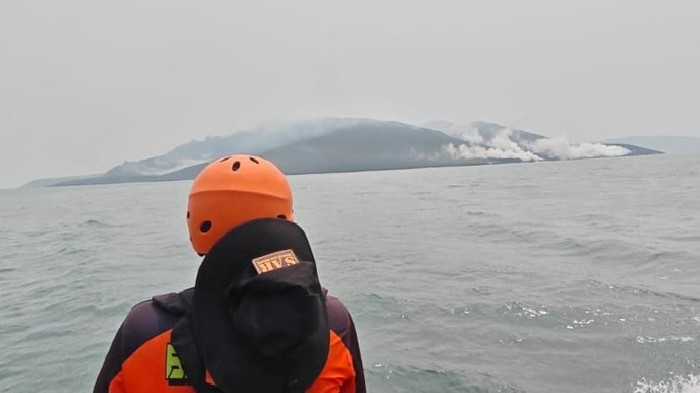 Pencarian Rombongan Jurnalis Hilang di Selat Sunda Diperluas hingga Bengkulu Pencarian Jurnalis Hilang Anak Krakatau