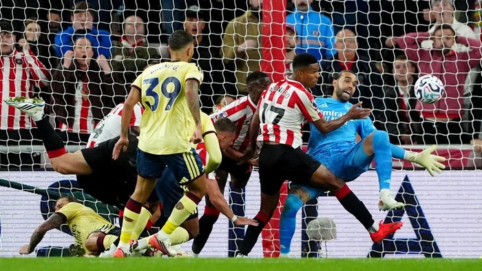 Arsenal goalkeeper David Raya makes a save during the Premier League match at the Stadium of Light, Sunderland. Picture date: Saturday September 12, 2026. (Photo by Owen Humphreys/PA Images via Getty Images)