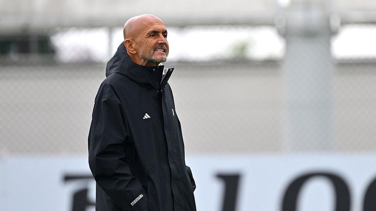 Spalletti saat memimpin latihan Juventus. Foto: Juventus FC via Getty Images/Filippo Alfero - Juventus FC