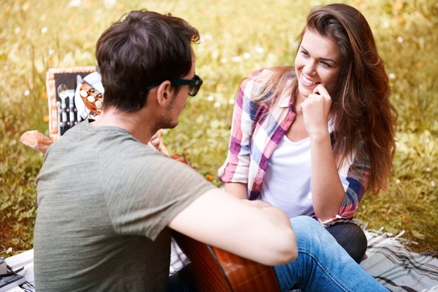 Melihat elang lebih dulu dikaitkan dengan sikap hati-hati dalam cinta/Foto: Magnific.com/gpointstudio Dalam tes ilusi optik, melihat elang lebih dulu dikaitkan dengan gaya menjalani percintaan yang hati-hati, mandiri, dan membutuhkan waktu untuk membangun rasa aman sebelum membuka hati sepenuhnya.