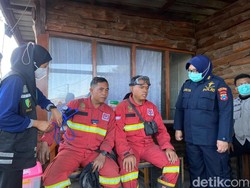 Terpapar Asap Karhutla Bromo, Sejumlah Petugas Keluhkan Batuk dan Pusing