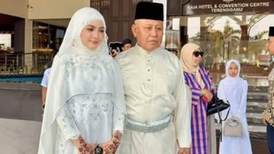 Foto Pernikahan Viral Legenda Sepakbola yang Nikahi Wanita 52 Tahun Lebih Muda