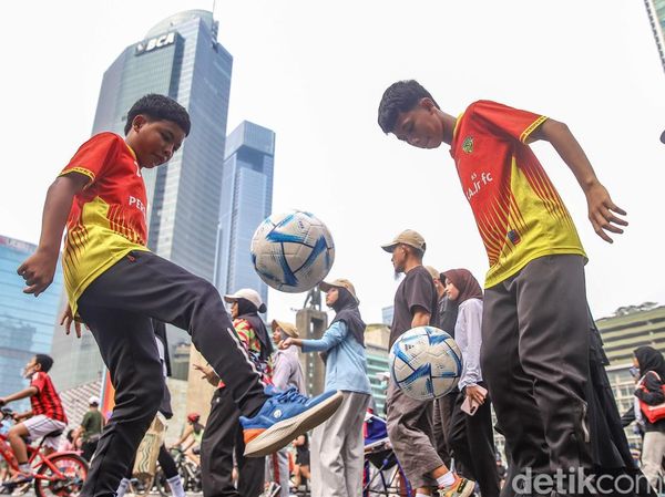 Semangat Sepak Bola ASEAN Menggema di CFD Bundaran HI