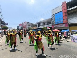 Napak Tilas Sejarah Kuningan di Karnaval Tumapak ka Jaman Baheula