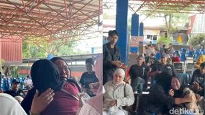 Suasana Pelabuhan Trisakti Menunggu Kedatangan Korban Kapal Virgo