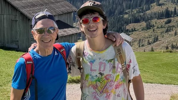 Seru! Timothee Chalamet Ajak Ayah Hiking ke Pegunungan Dolomites Italia