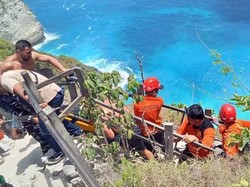 Seorang Warga Australia Tewas Jatuh dari Tebing Pantai Kelingking