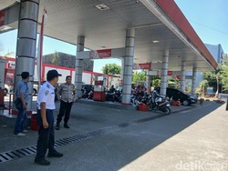 Biang Kerok Antrean BBM di SPBU Makassar dan Solusinya