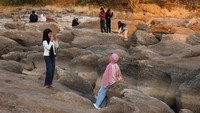 Bak Negeri Batu, Dasar Sungai Jeneberang Jadi Wisata Dadakan Saat Kemarau