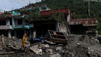 Banjir Bandang dan Longsor Tutupi Permukiman Nepal dengan Lumpur