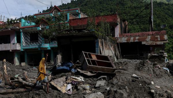 Banjir Bandang dan Longsor Tutupi Permukiman Nepal dengan Lumpur