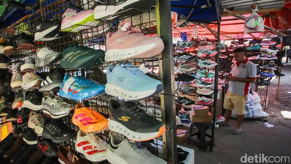 Bertahan di Sisa Pasar Taman Puring, Pedagang Menanti Tempat Usaha Kembali