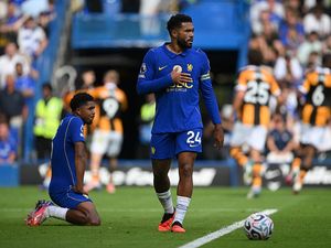 Chelsea Dihukum Lini Belakangnya Sendiri