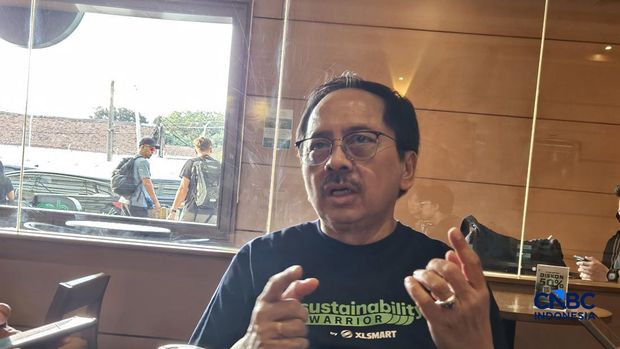 Direktur & Chief Regulatory Officer XLSmart, Merza Fachys kepada media di Stasiun KCIC Halim, Jakarta, Senin (14/9/2026). (CNBC Indonesia/Intan Rakhmayanti)