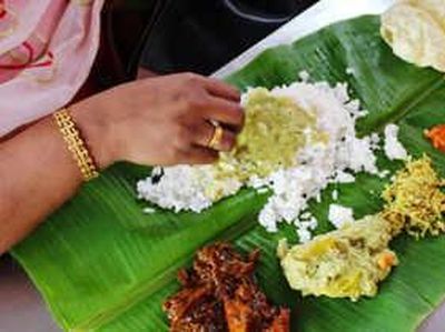 8 Etiket Makan Unik di Berbagai Negara dari Aturan Kopi hingga Beri Tip