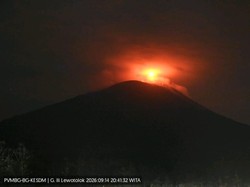 Gunung Ile Lewotolok Meletus Lagi Malam Ini