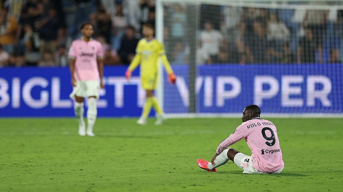 Juventus kalah 2-3 dari Sassuolo usai kebobolan di detik-detik akhir pertandingan (Foto: Getty Images/Timothy Rogers)
