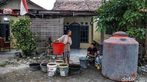 Kekeringan Parah di Bekasi, Warga Kampung Baru Krisis Air Bersih