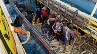 KN SAR Laksamana 241 Tiba Bawa Penumpang Ke-70 yang Selamat dari Kapal Virgo