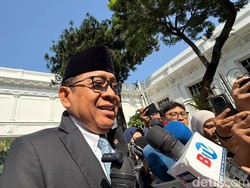 Pratikno Merapat ke Istana Pakai Jas Hitam-Dasi Biru: Ada Undangan Pelantikan