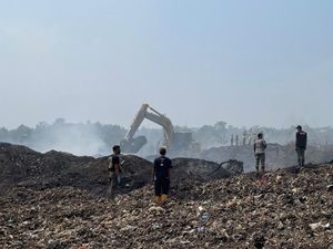 Pemkab Bogor Kebut Pemadaman TPA Galuga Pakai Drone Termal Pantau Titik Api