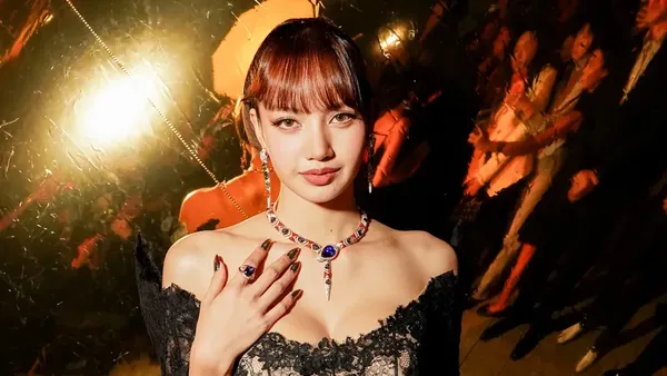 Potret Lisa BLACKPINK Dituduh Oplas, Tampil Elegan di Acara BVLGARI