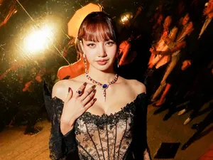 Potret Lisa BLACKPINK Dituduh Oplas, Tampil Elegan di Acara BVLGARI