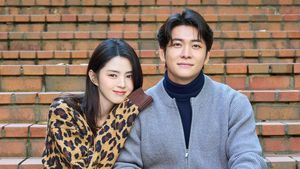 Potret Kang Tae Oh Jadi Suami Han So Hee di The Intern