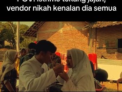 Viral Pernikahan Unik, Pasangan Ini Datangkan Jajanan SD Beserta Gerobaknya