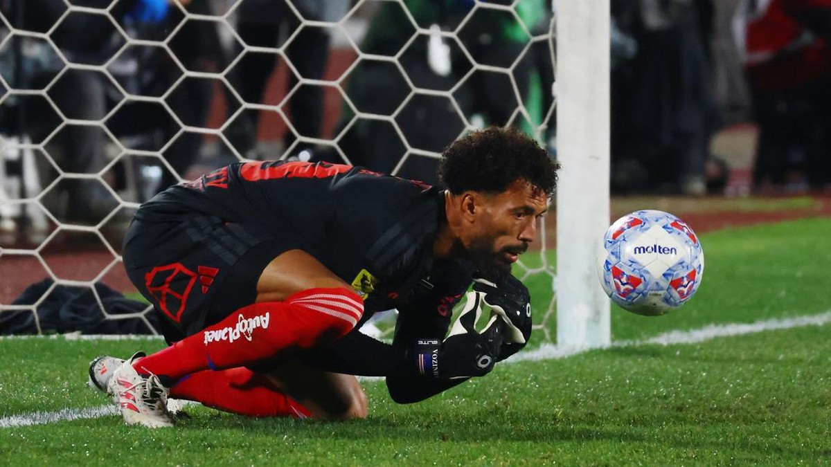 Kiper Tanjung Verde Vozinha gabung klub Colo-Colo. (Foto: Getty Images/Marcelo Hernandez)