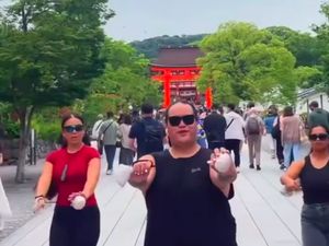 Bikin Geram Warga, WN Selandia Baru Menari di Depan Kuil Suci Jepang