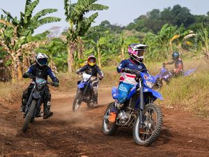 Jangan Takut Kepleset, Ini Teknik Berkendara Motor di Lintasan Off Road