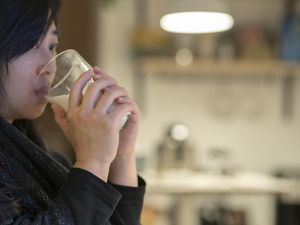 Benarkah Minum Susu pada Malam Hari Bisa Bikin Tidur Nyenyak?