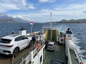Bawa Mobil Listrik Naik Kapal Laut, Baterai Wajib di Bawah 50%