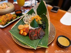 Di Pusat Jakarta Ada Lounge Hotel dengan Taman Asri dan Menu Nusantara