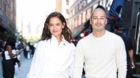 Potret Gaya Couple Katie Holmes dan Pacar Berondong di NYFW Hingga US Open