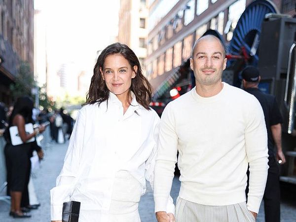 Potret Gaya Couple Katie Holmes dan Pacar Berondong di NYFW Hingga US Open
