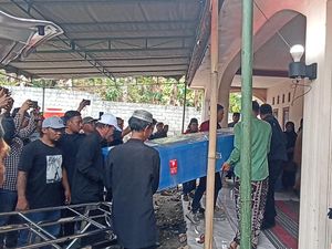 Video: Momen Haru Keluarga Sambut Jenazah Reyner Korban Kapal Virgo