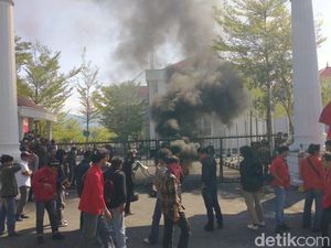 Demo Mahasiswa Tuntut Dirut PDAM Palopo Dicopot Ricuh Siang Ini