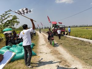 Video: Unik! Desa di Lumajang Ubah Lahan Sawah Jadi Lintasan ala Motocross