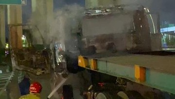Pemotor Tewas Tertabrak Truk di Priok, Motor Sempat Terseret dan Terbakar
