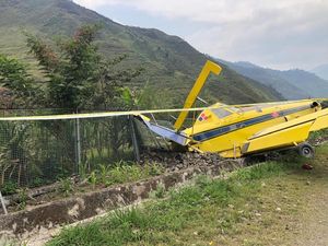 Pesawat Tergelincir di Bandara Puncak Jaya Akibat Angin Kencang
