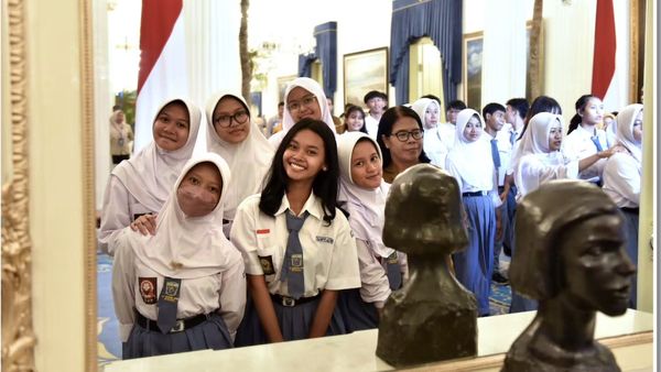 Potret Eskpresi Ceria Anak-anak SMA 37 Jakarta Saat Masuk Istana
