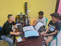Polisi Tangkap 2 Pemuda Penganiaya Pria Diduga ODGJ di Bandung