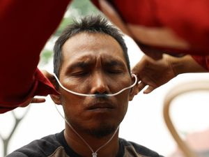 Bantuan Oksigen Menjangkau Warga Terdampak Kabut Asap
