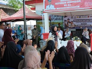 Husniah Salurkan 12,5 Ton Beras untuk 415 Warga Borimatangkasa