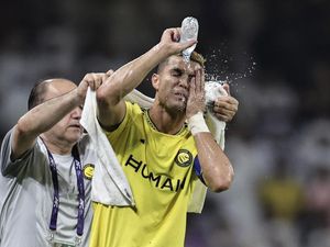 Ronaldo Vs Al Ain: Ngambek di Lapangan, Banting Lawan