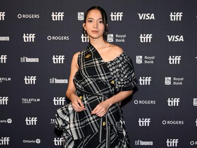 Gaya Edgy Putri Marino di Toronto Film Festival 2026, Pakai Terusan Asimetris