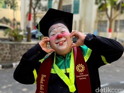 Cerita Kak Hakim, Wisudawan UIN Bandung yang Berprofesi Badut